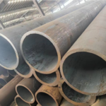 What is the difference between stainless steel and carbon steel pipes?