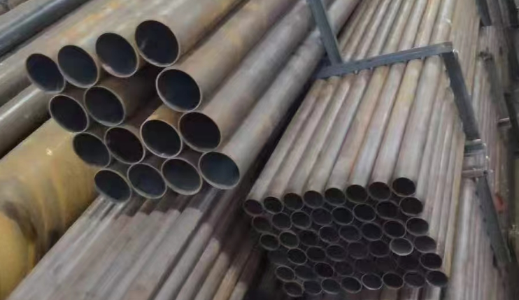 What are the disadvantages of carbon steel pipe?