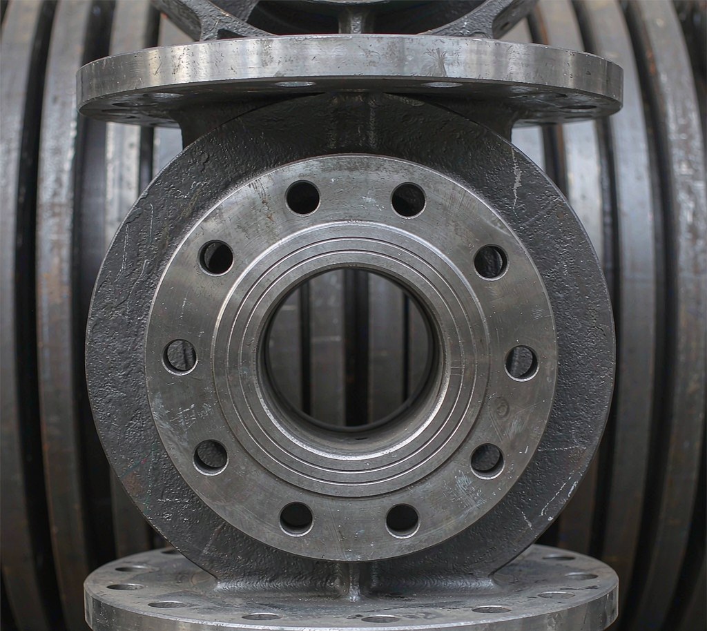 Large ASME B16.5 carbon steel weld neck flange