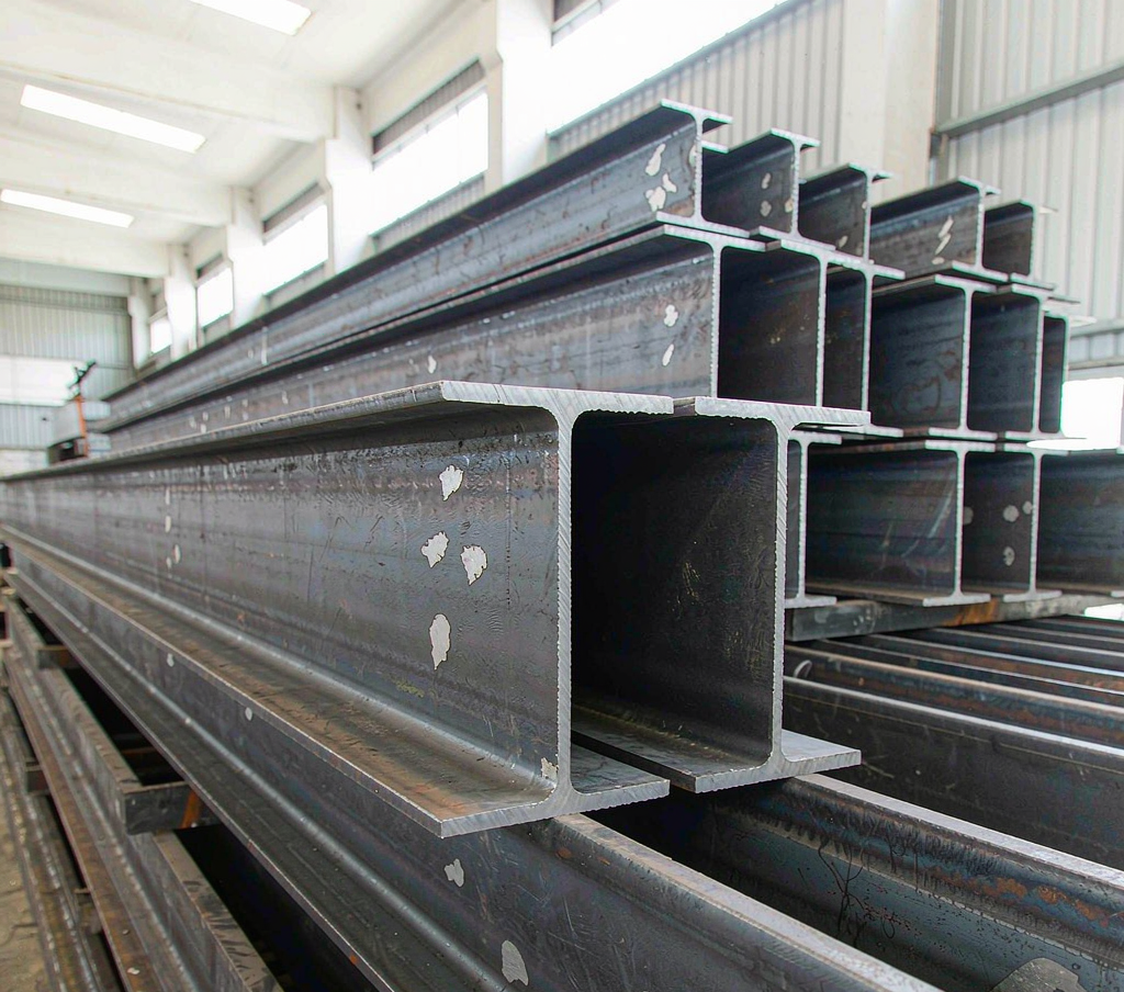 Annealed carbon steel parts with uniform surface finish