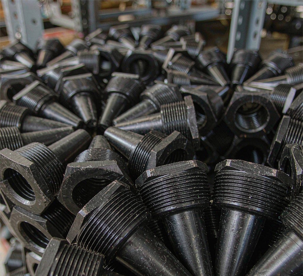 Bundles of carbon steel threaded pipe nipples