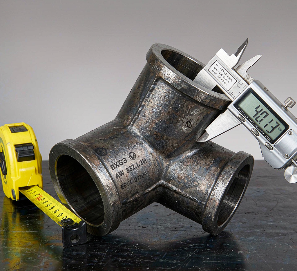 Carbon steel tee fitting dimension inspection