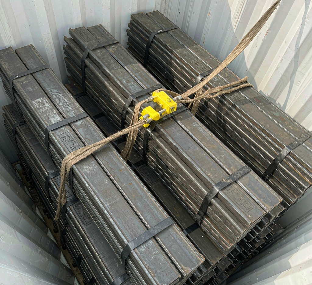 Unequal angle carbon steel loaded for container export