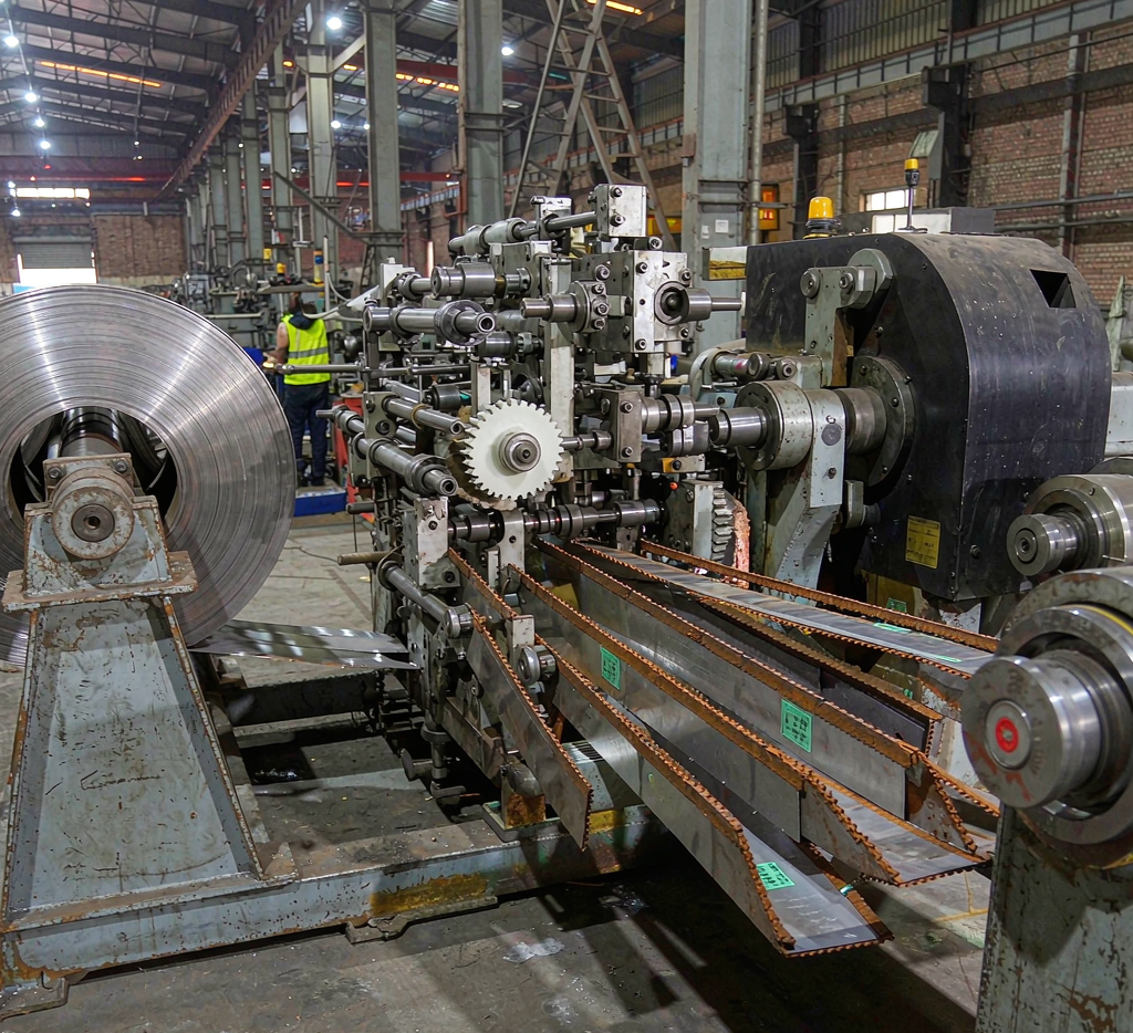 Slitting line cutting cold rolled carbon steel strip