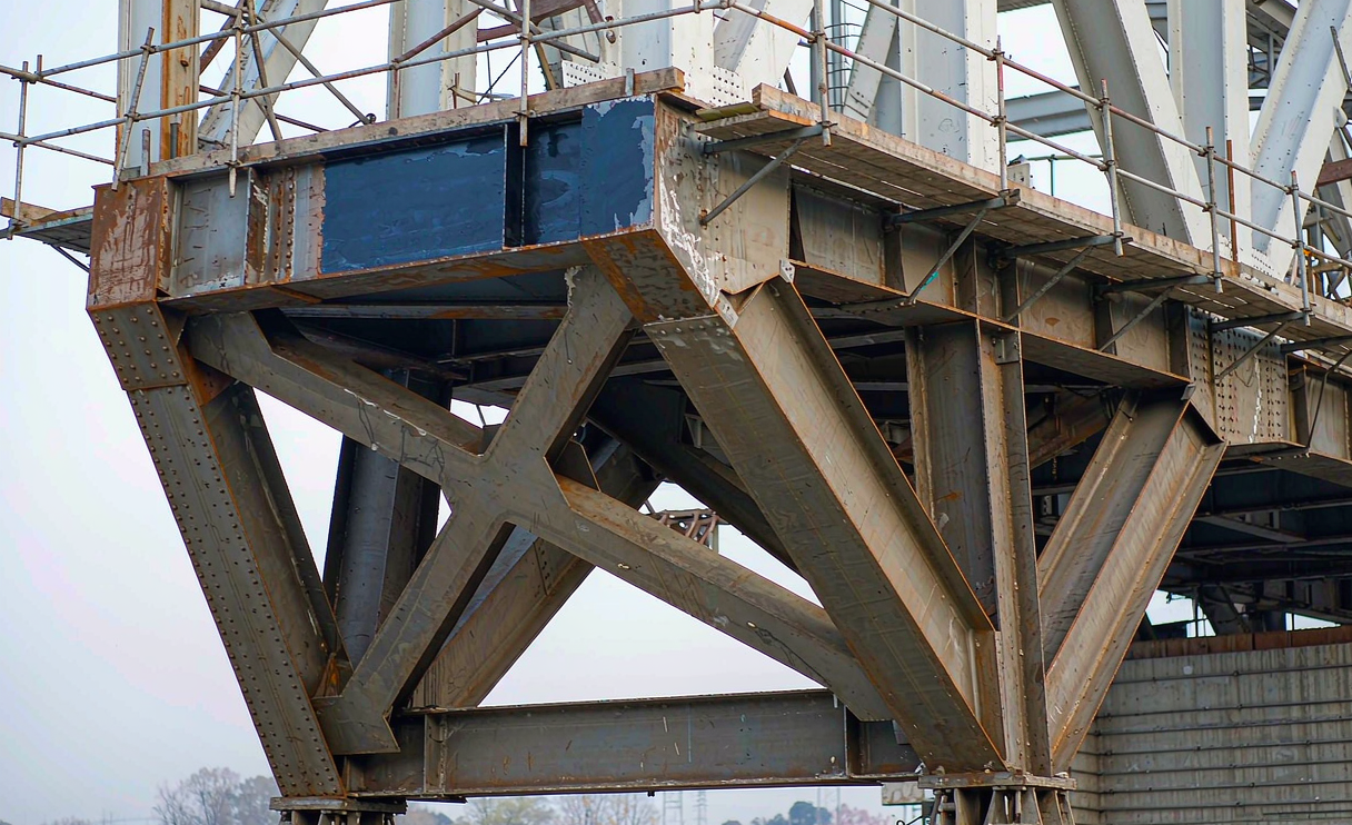 DIN 17100 St52-3 carbon steel in vintage bridge construction