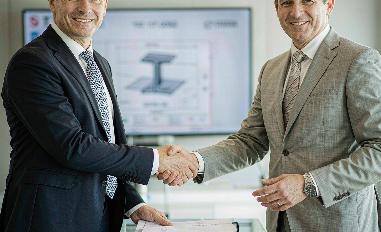 Successful negotiation of force majeure clause between steel buyer and supplier