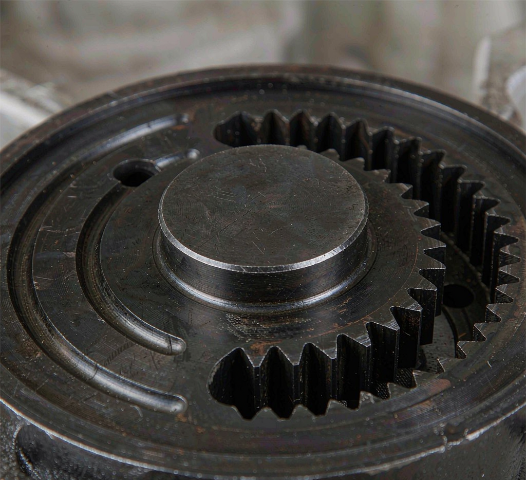 Machined facing surface of forged carbon steel spectacle blind